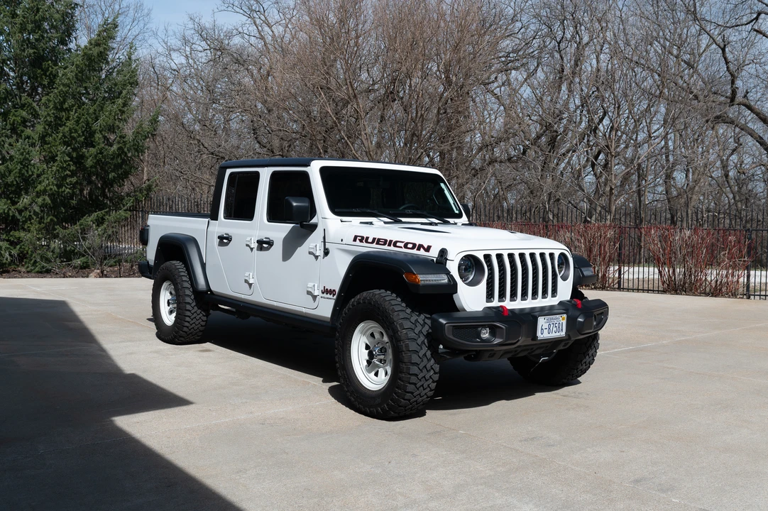 2023 Jeep JT Gladiator - Image 2 of 31