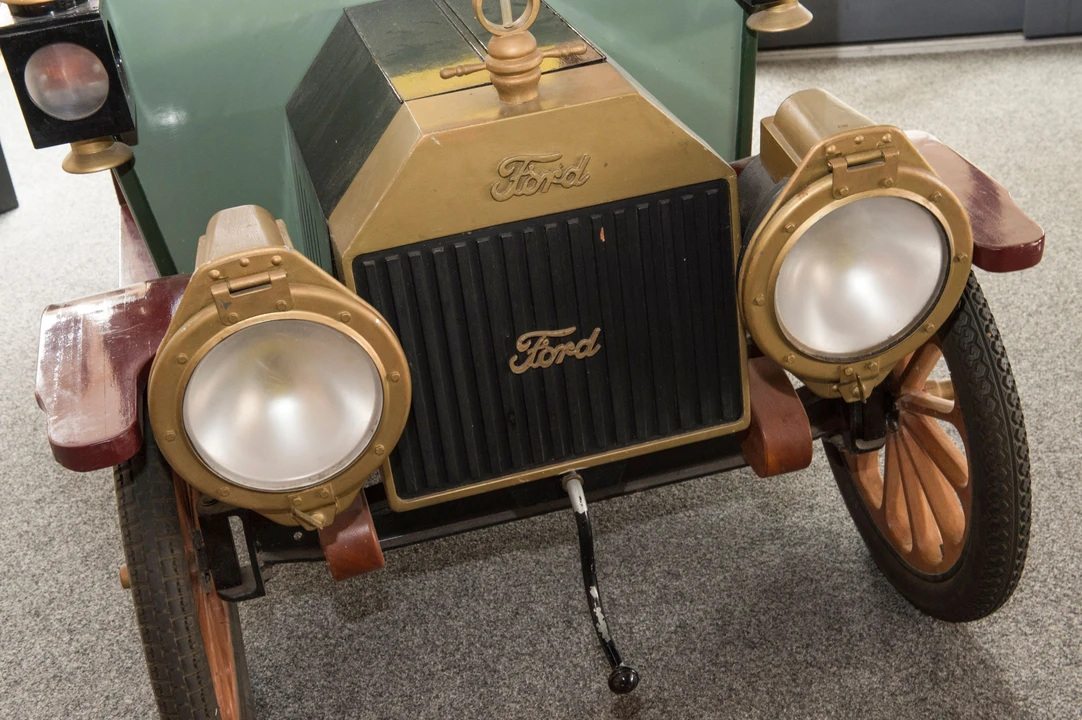 Ford Replica - Image 4 of 5