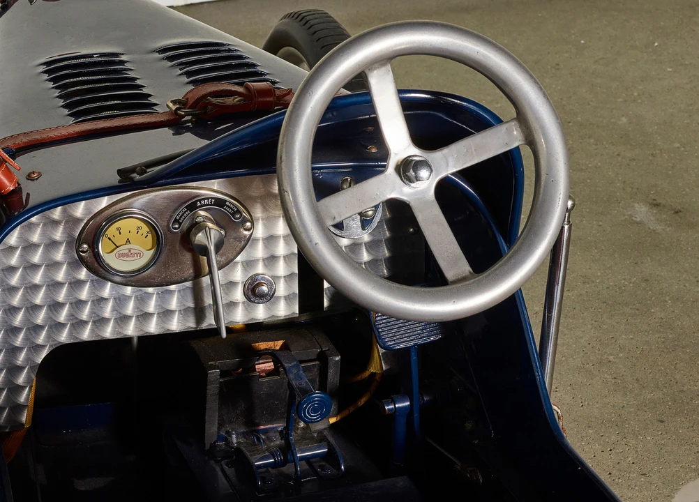 Bugatti - Image 4 of 8