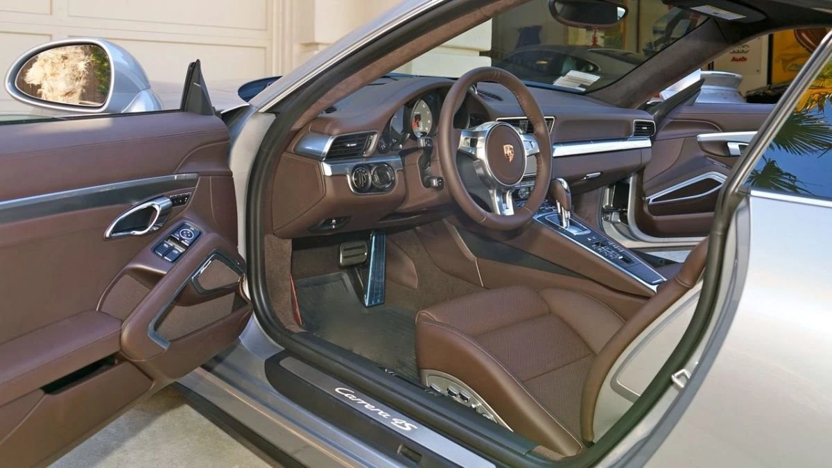 2013 Porsche 991 Carrera 4S - Image 9 of 11