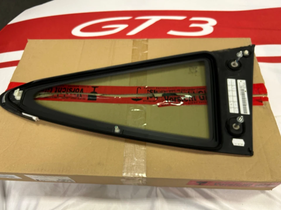 2014 Parts & Memorabilia Bodywork - Image 2 of 5