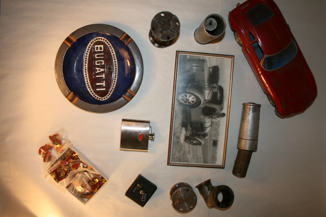 Bugatti - Image 2 of 6