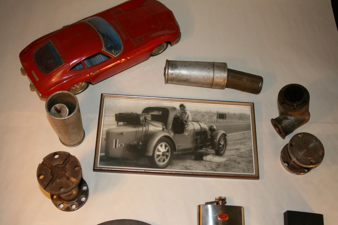 Bugatti - Image 5 of 6