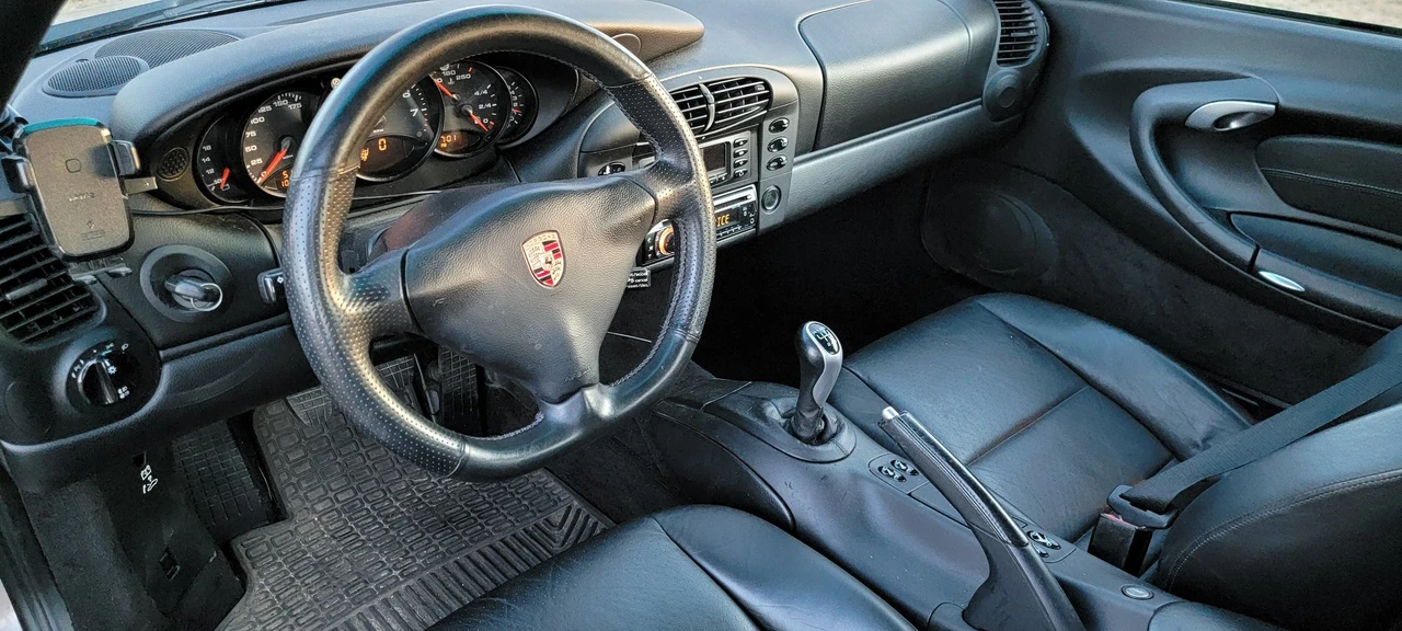 2001 Porsche 996 Carrera 4 - Image 6 of 8