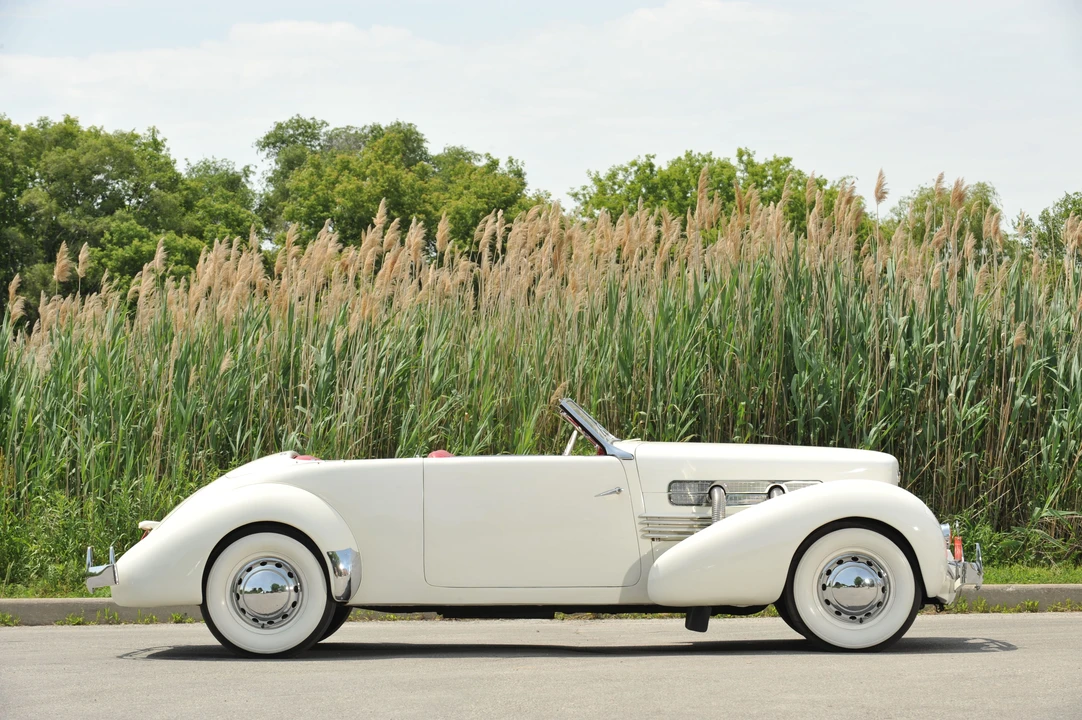 1937 Cord 810 & 812 - Image 11 of 16