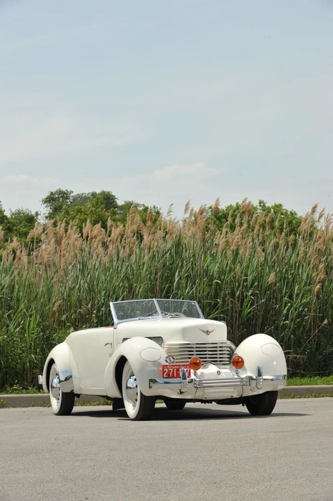 1937 Cord 810 & 812 - Image 14 of 16