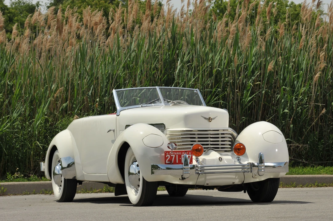 1937 Cord 810 & 812 - Image 15 of 16