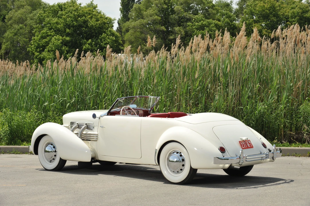1937 Cord 810 & 812 - Image 10 of 16