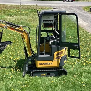AGT INDUSTRIAL QK18RXS-C Mini Excavator