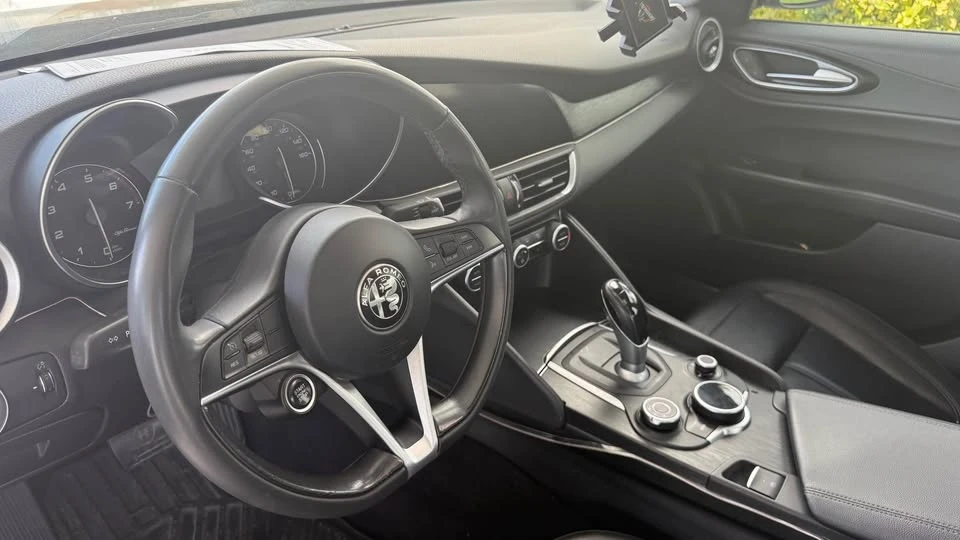 2017 Alfa Romeo Giulia - Image 6 of 9