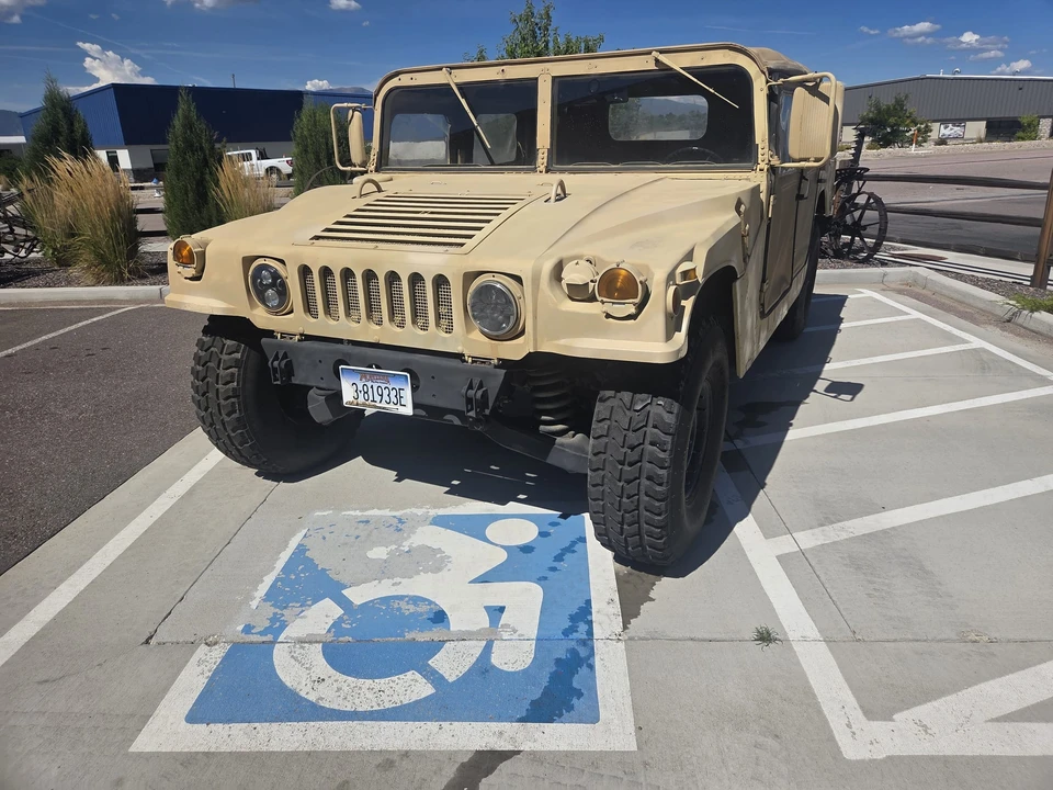 AM General Hummer - Image 3 of 31