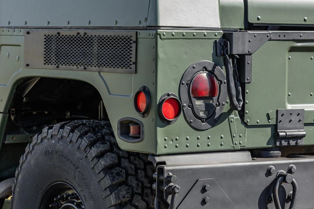 Hummer HMMWV - Image 16 of 31