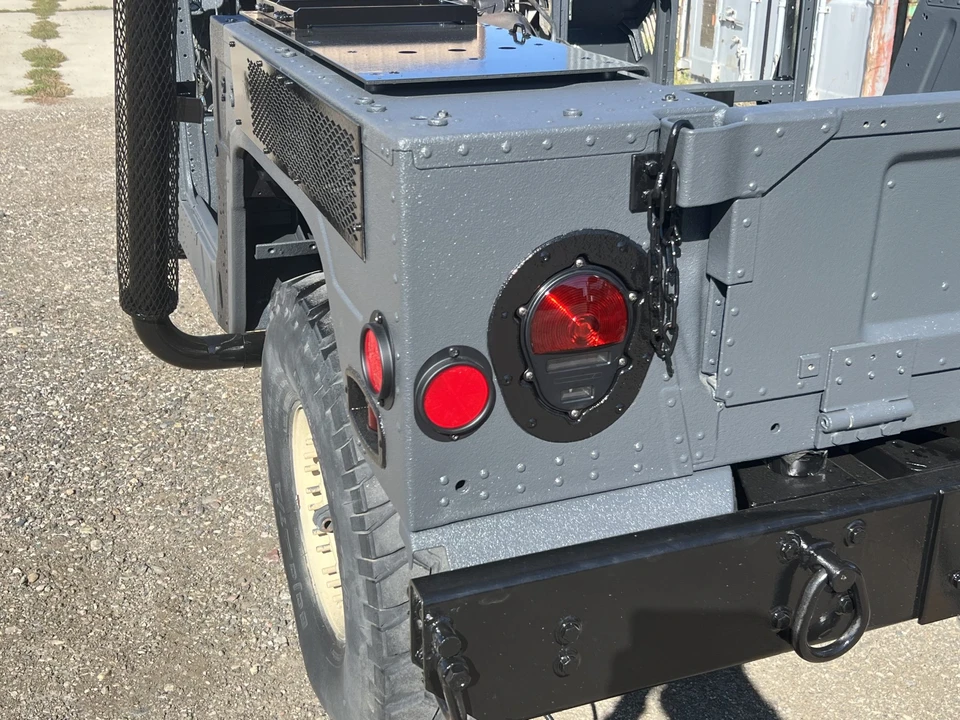 Hummer HMMWV - Image 24 of 31