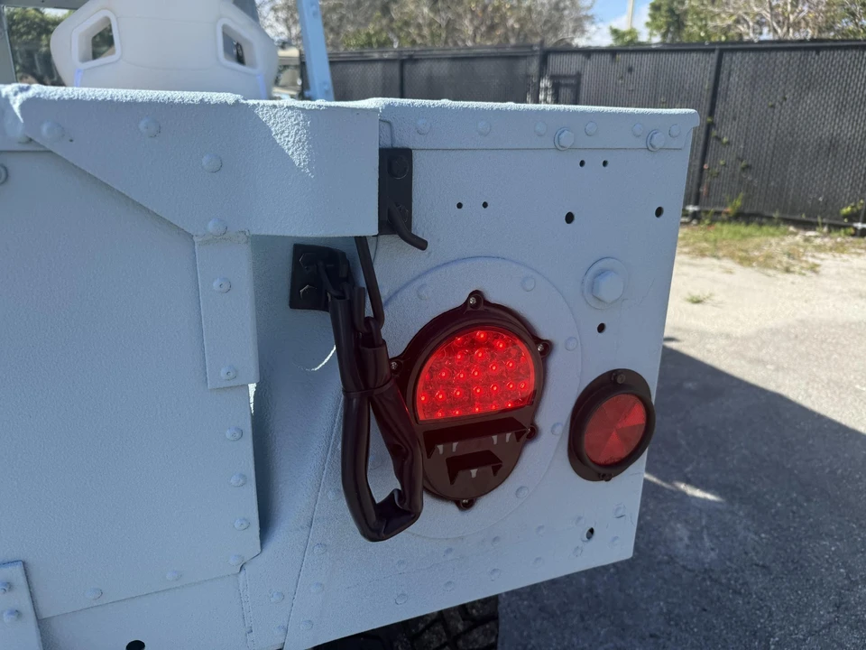 Hummer HMMWV - Image 22 of 31