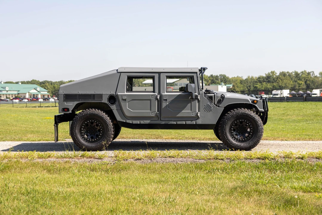 Hummer HMMWV - Image 15 of 31