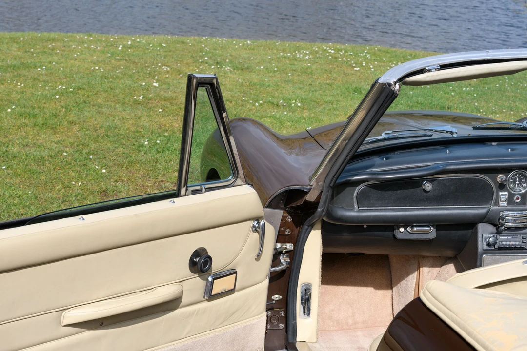 1968 Aston Martin DB6 Volante - Image 30 of 31