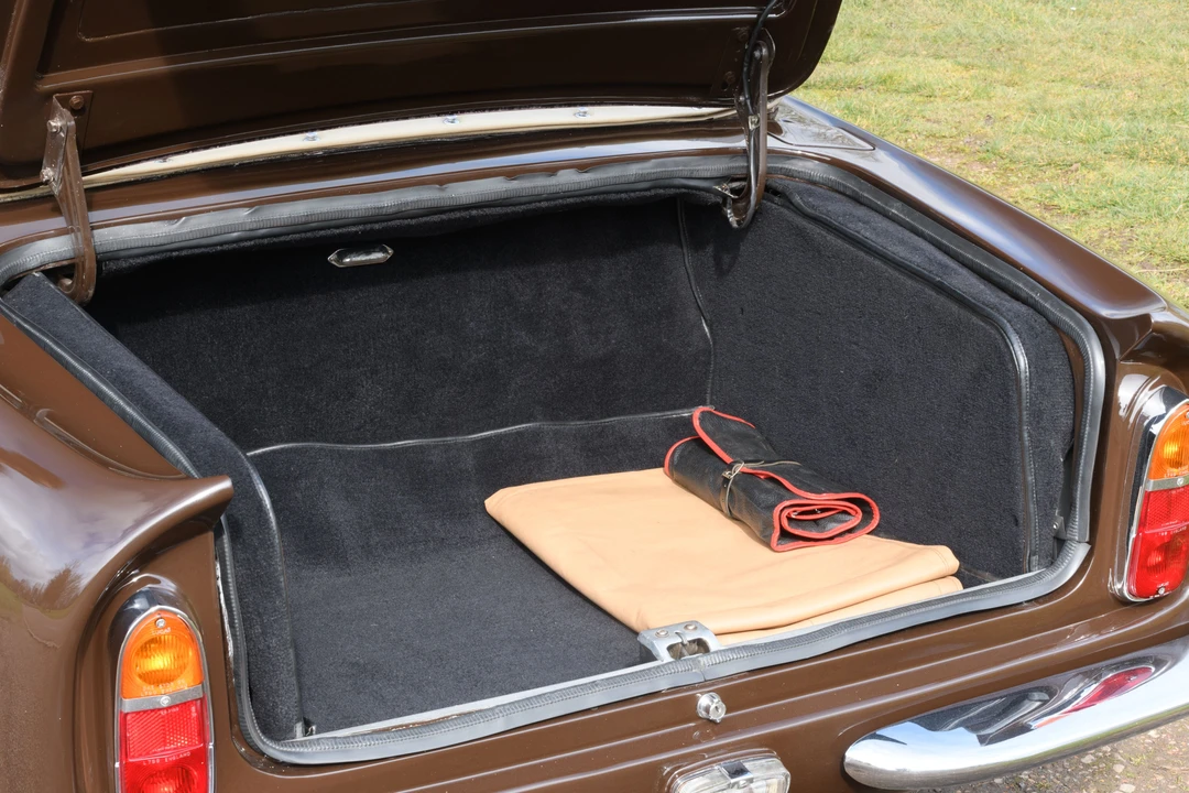 1968 Aston Martin DB6 Volante - Image 12 of 31