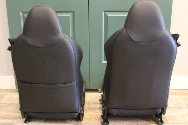2000 Parts & Memorabilia Seats & Interior - Image 2 of 3
