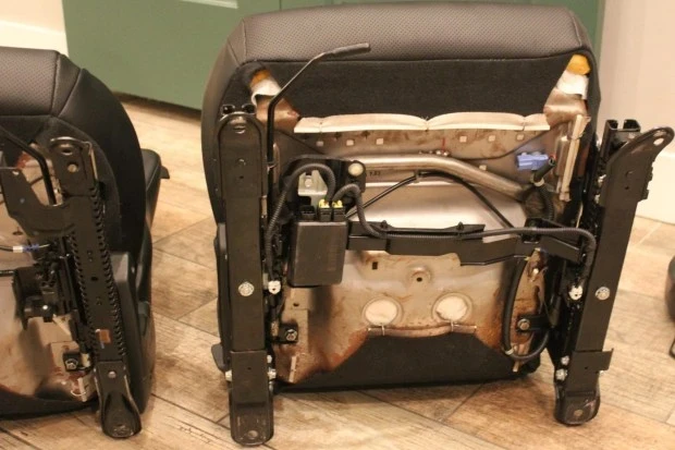 2000 Parts & Memorabilia Seats & Interior - Image 3 of 3