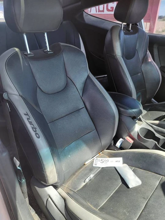 2017 Hyundai Veloster - Image 2 of 3