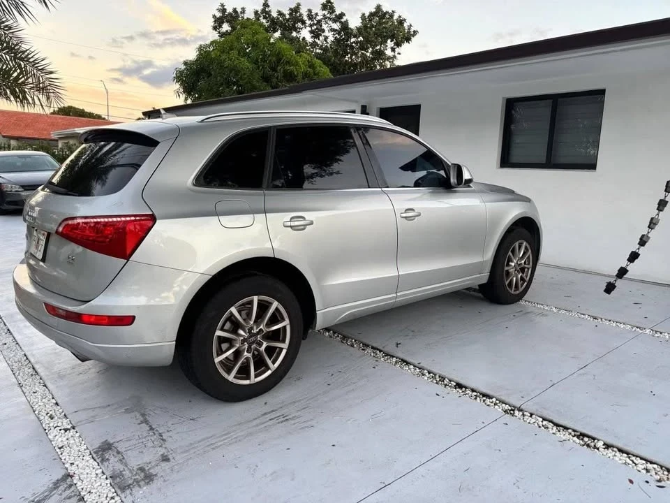 2010 Audi 8R Q5 - Image 3 of 4