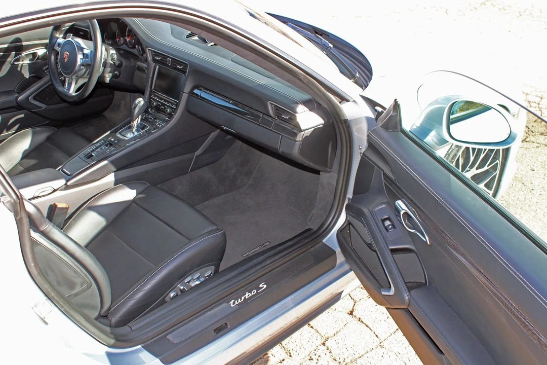 2015 Porsche 991 Turbo S - Image 13 of 31