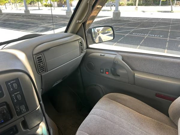2002 Chevrolet Astro - Image 17 of 20