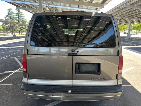 2002 Chevrolet Astro - Image 4 of 20