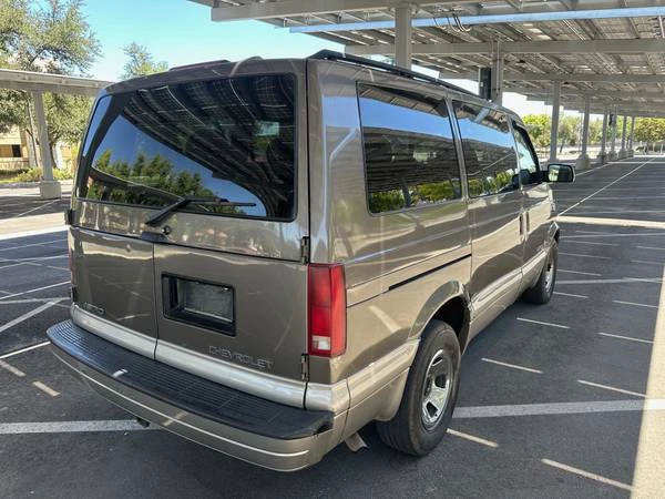 2002 Chevrolet Astro - Image 5 of 20