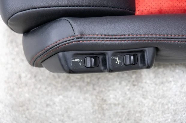 Parts & Memorabilia Seats & Interior - Image 3 of 3