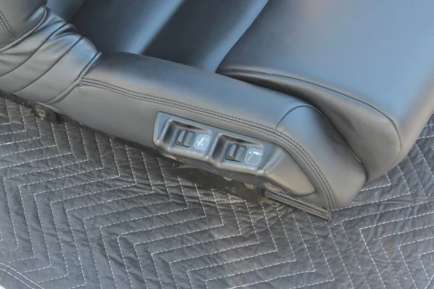 Parts & Memorabilia Seats & Interior - Image 3 of 4