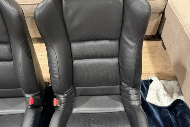 Parts & Memorabilia Seats & Interior - Image 2 of 3