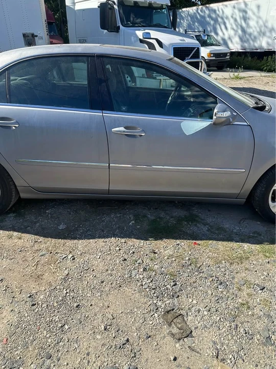 Acura RL - Image 3 of 7