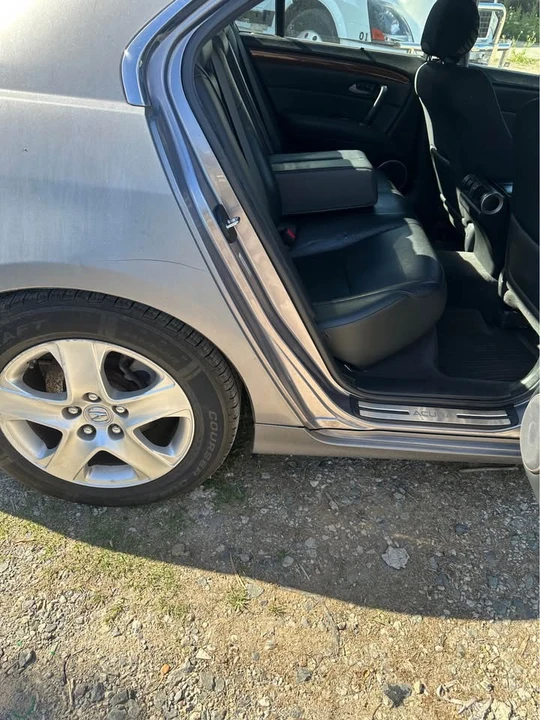 Acura RL - Image 4 of 7
