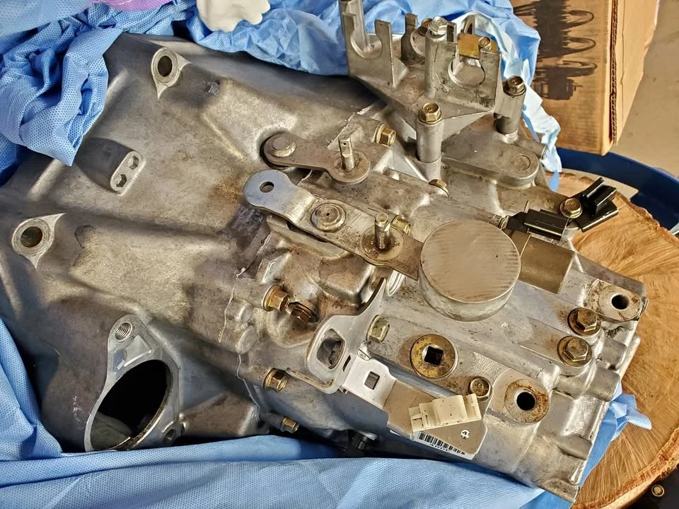 2004 Parts & Memorabilia Gearboxes - Image 1 of 1