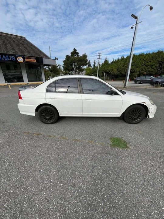 2004 Acura EL - Image 2 of 8