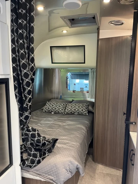 2023 Airstream - Image 7 of 7