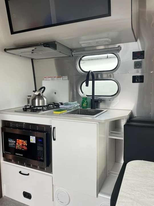 2023 Airstream - Image 4 of 7