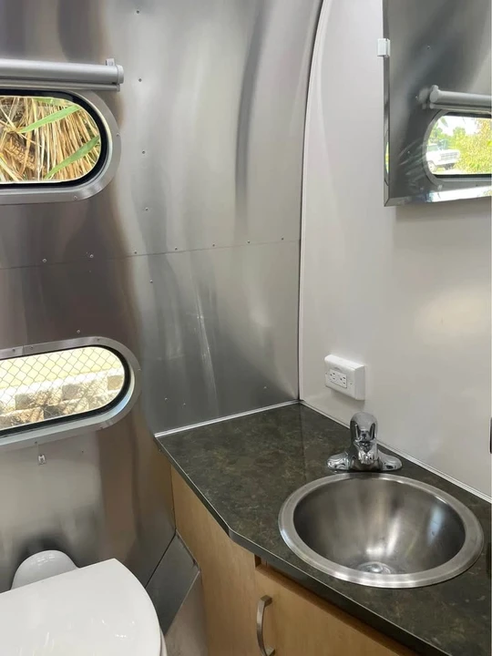 2016 Airstream - Image 5 of 10