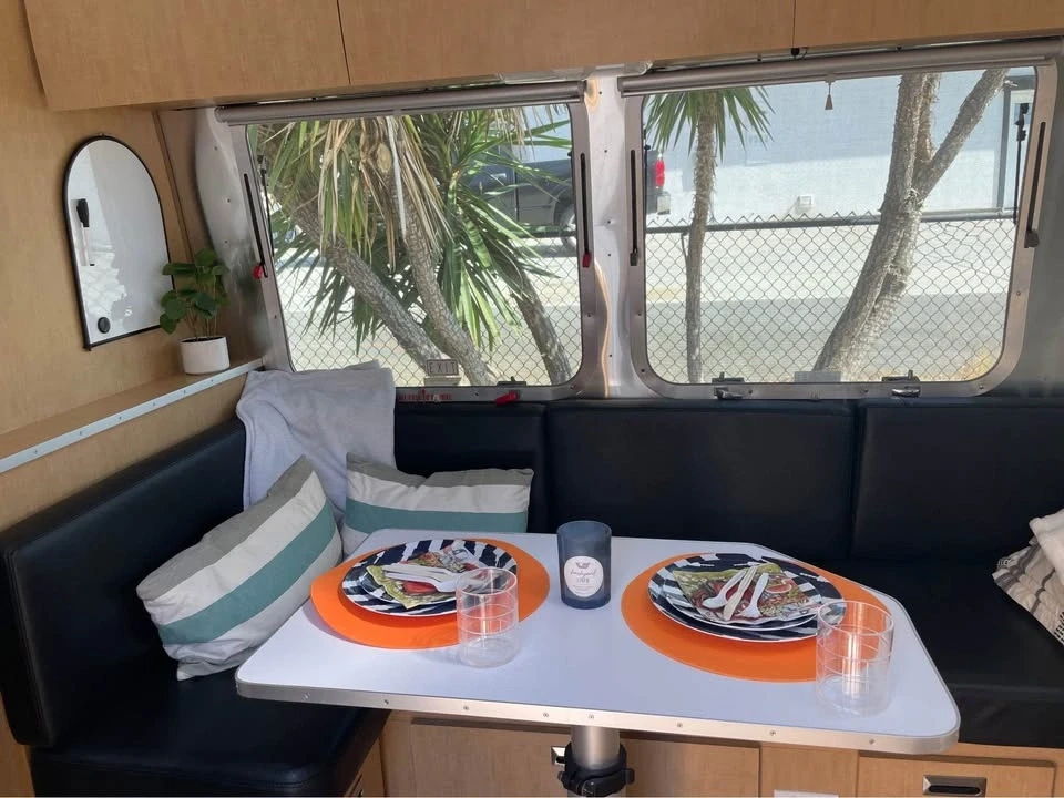 2016 Airstream - Image 3 of 10