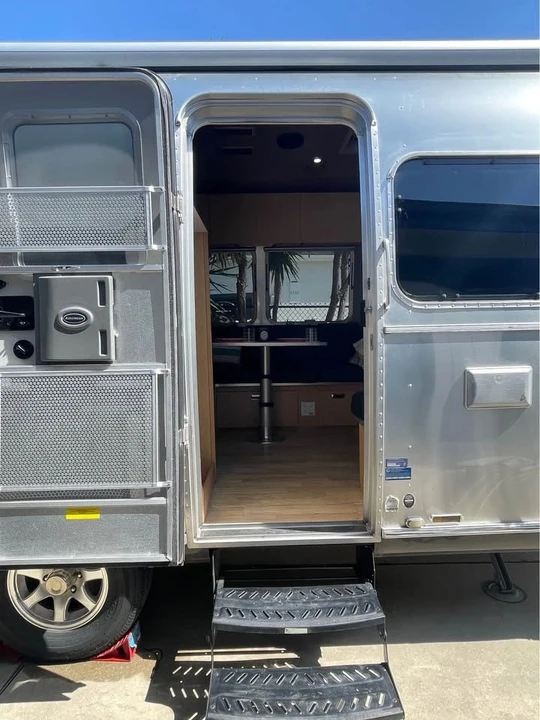 2016 Airstream - Image 8 of 10