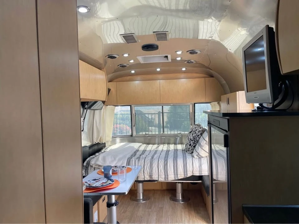 2016 Airstream - Image 4 of 10