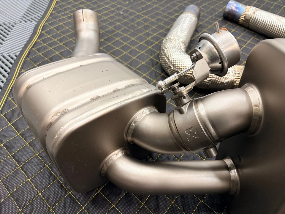 Parts & Memorabilia Mechanical Components - Image 2 of 13
