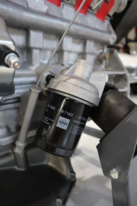 Parts & Memorabilia Engines - Image 13 of 31