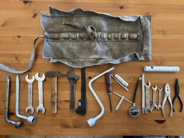 1900 Parts & Memorabilia Tools - Image 3 of 3