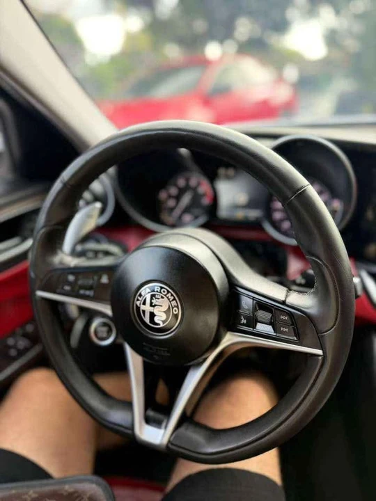 2018 Alfa Romeo Giulia - Image 9 of 10