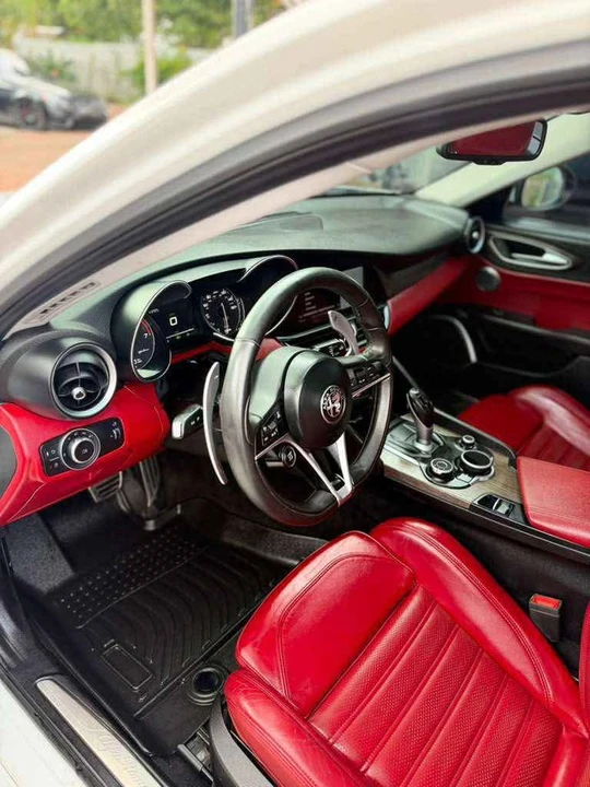 2018 Alfa Romeo Giulia - Image 5 of 10