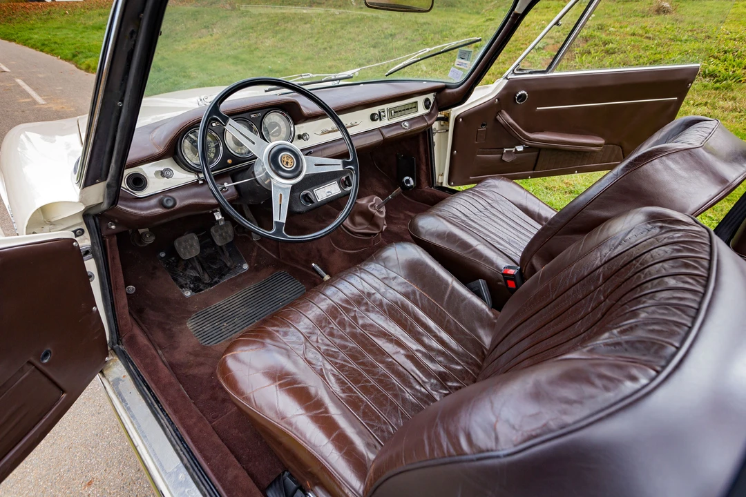 2600 Alfa Romeo 2600 - Image 11 of 24