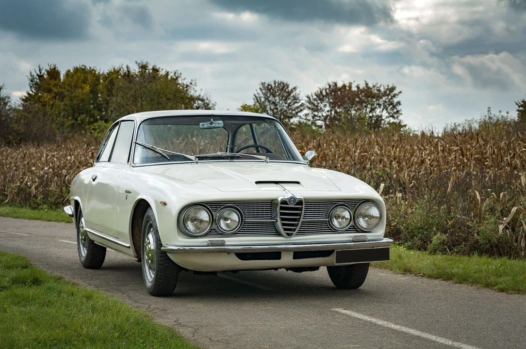 2600 Alfa Romeo 2600 - Image 2 of 24