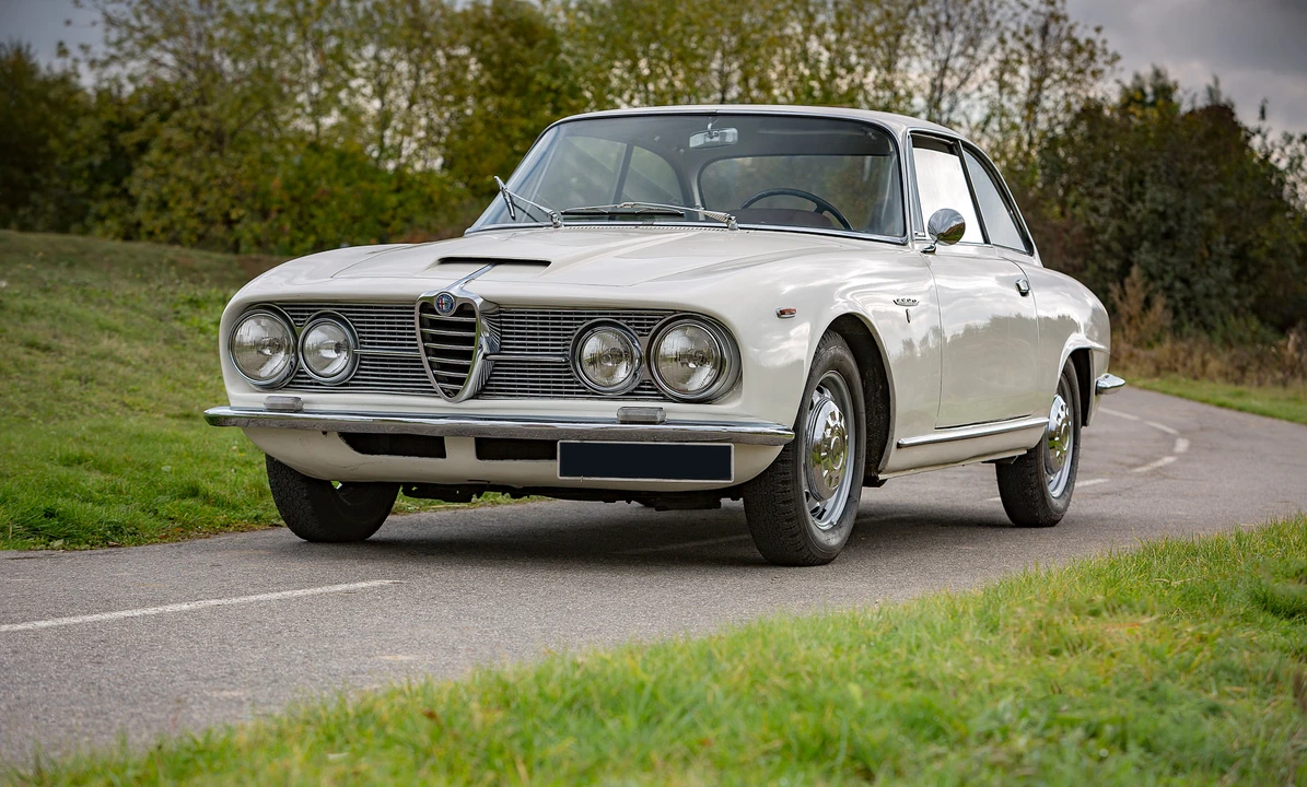 2600 Alfa Romeo 2600 - Image 3 of 24